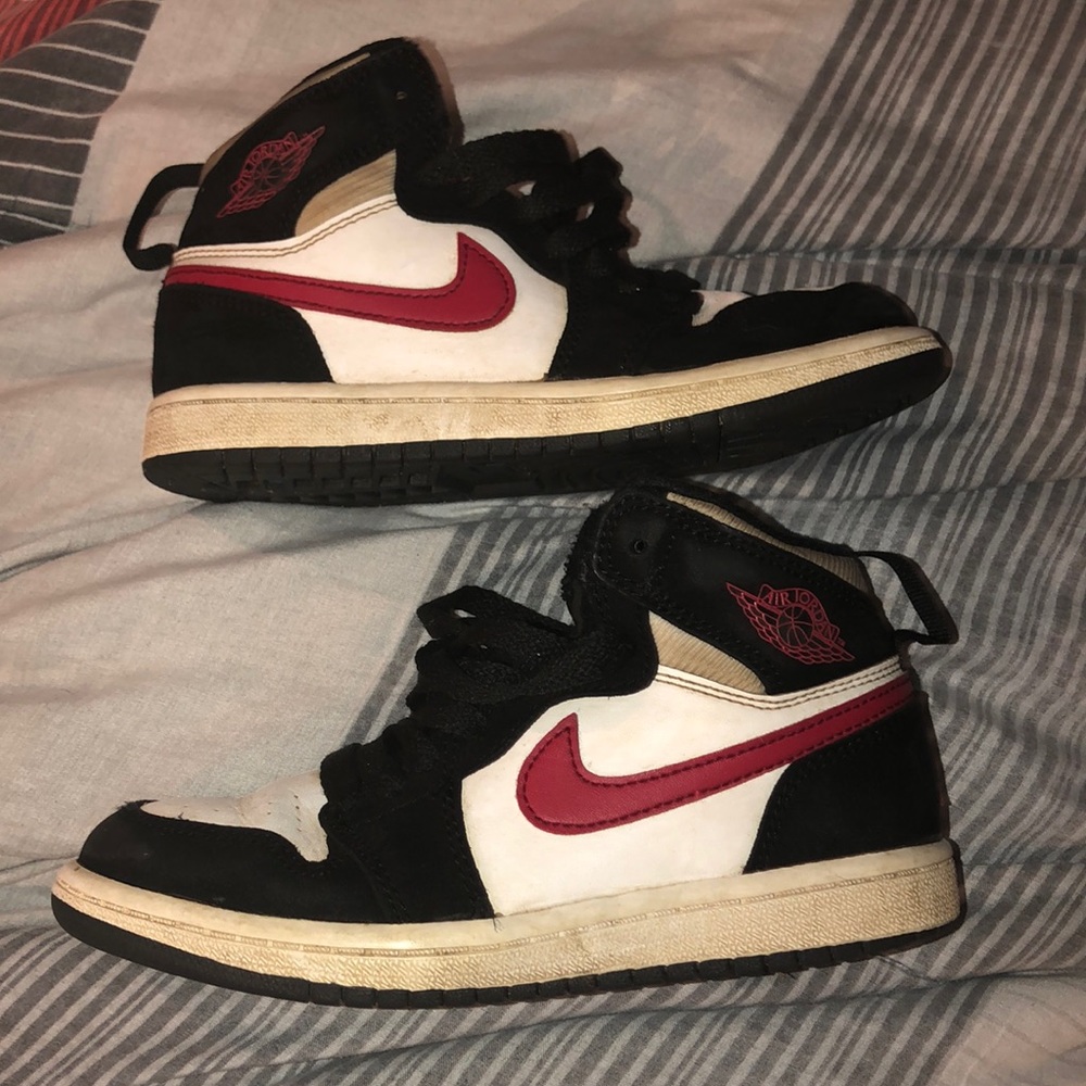 AIR JORDAN NIKE RED SWOOSH,JORDAN, WITHWHITE BLACK
